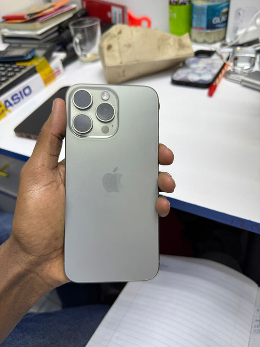 15 pro max 256Gb ex UK